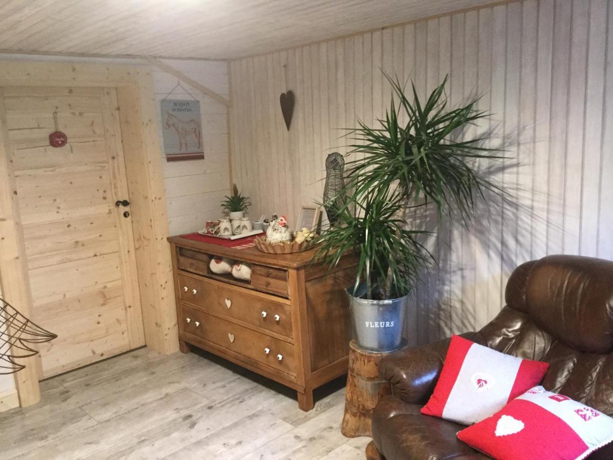 La Ferme De La-Haut B&B Le Haut-du-Them Bagian luar foto
