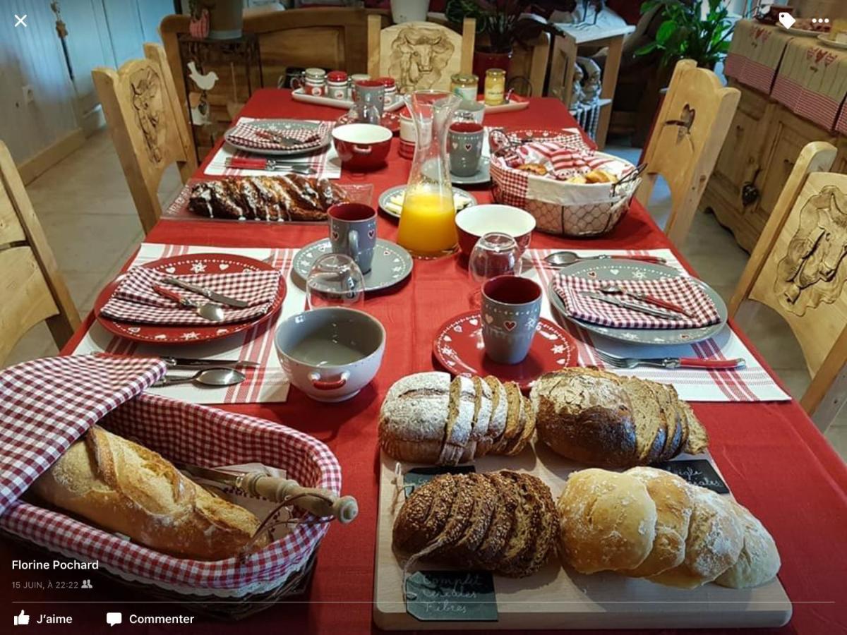 La Ferme De La-Haut B&B Le Haut-du-Them Bagian luar foto