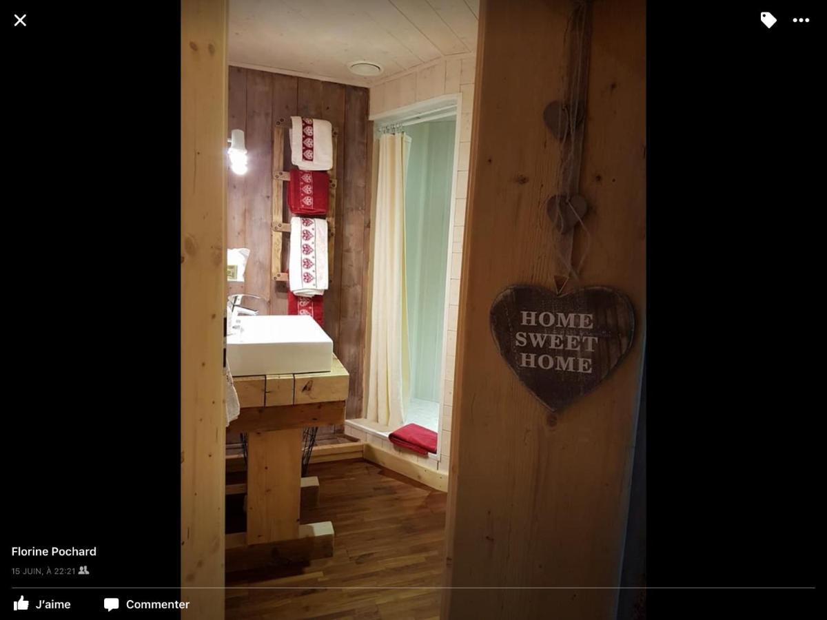 La Ferme De La-Haut B&B Le Haut-du-Them Bagian luar foto
