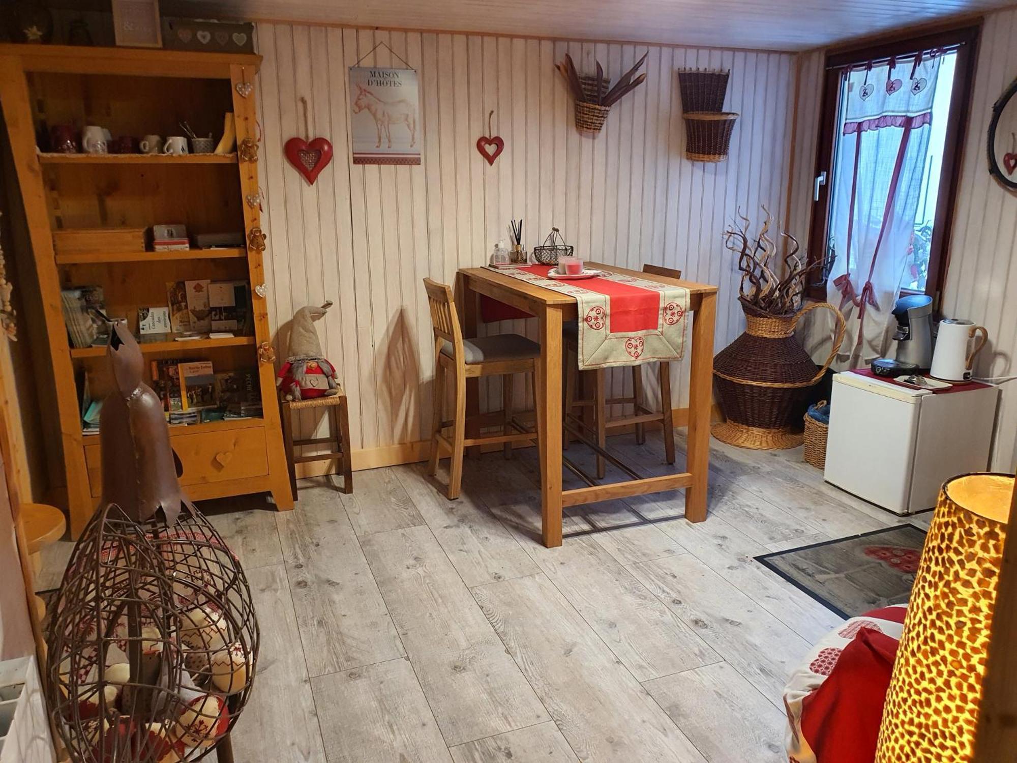 La Ferme De La-Haut B&B Le Haut-du-Them Bagian luar foto